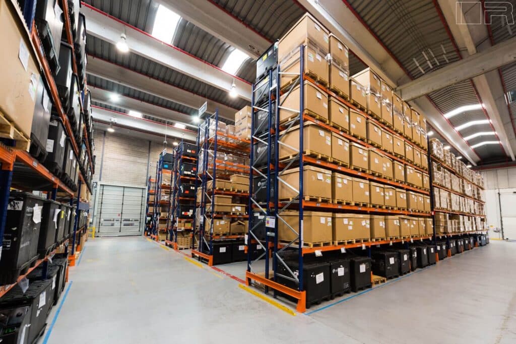 Rayonnage lourd pour palettes dans un entrepôt industriel